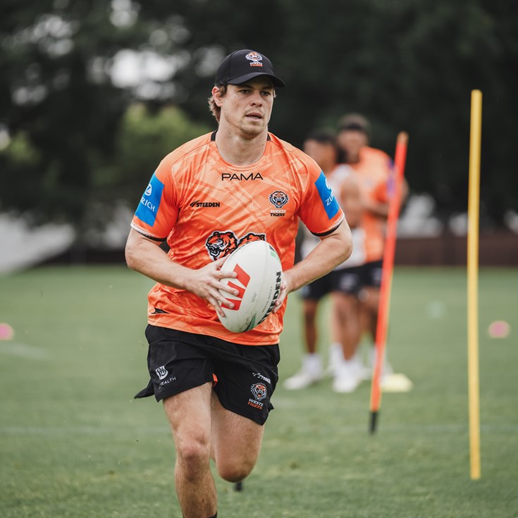 Ackland leaves law behind to join Wests Tigers