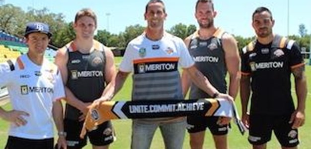 Grant Balfour visits Wests Tigers