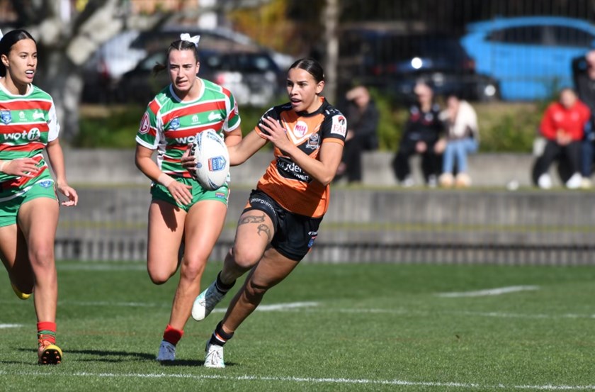 Tiana-Lee Thorne beats Rabbitohs defenders