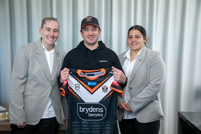 George Papura with NRLW players Emily Curtain and Imogen Gobran 