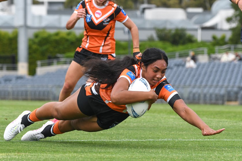 Co-Captain, Lucyannah Luamanu-Leiataua scores the first try of the match